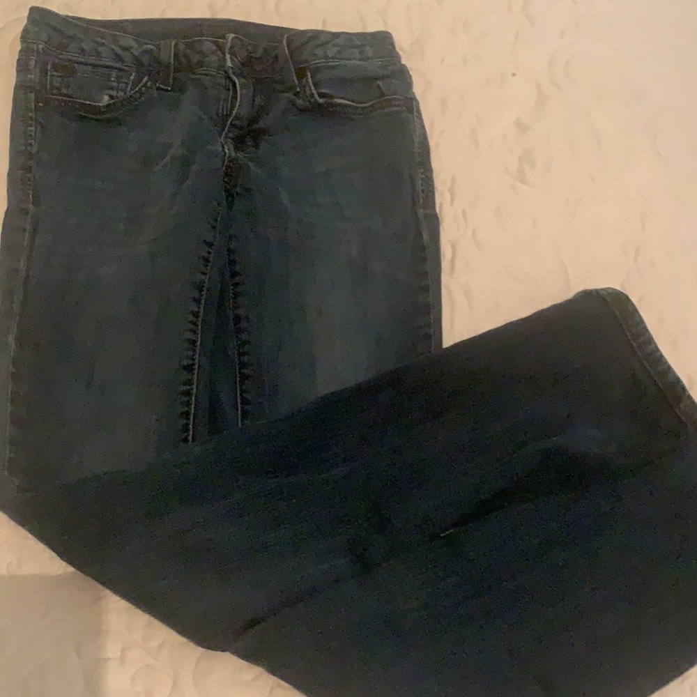 Tide blue jeans. Runs small. Its nice on figure.